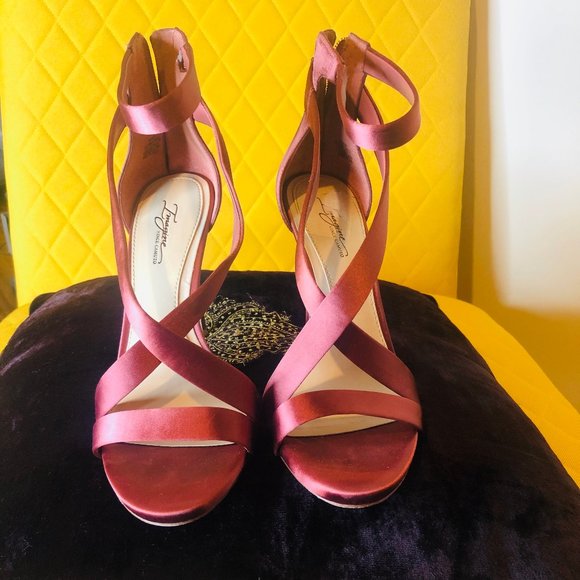 Vince Camuto Devin Sandal size 8.5 Mint NWOT - Picture 3 of 14